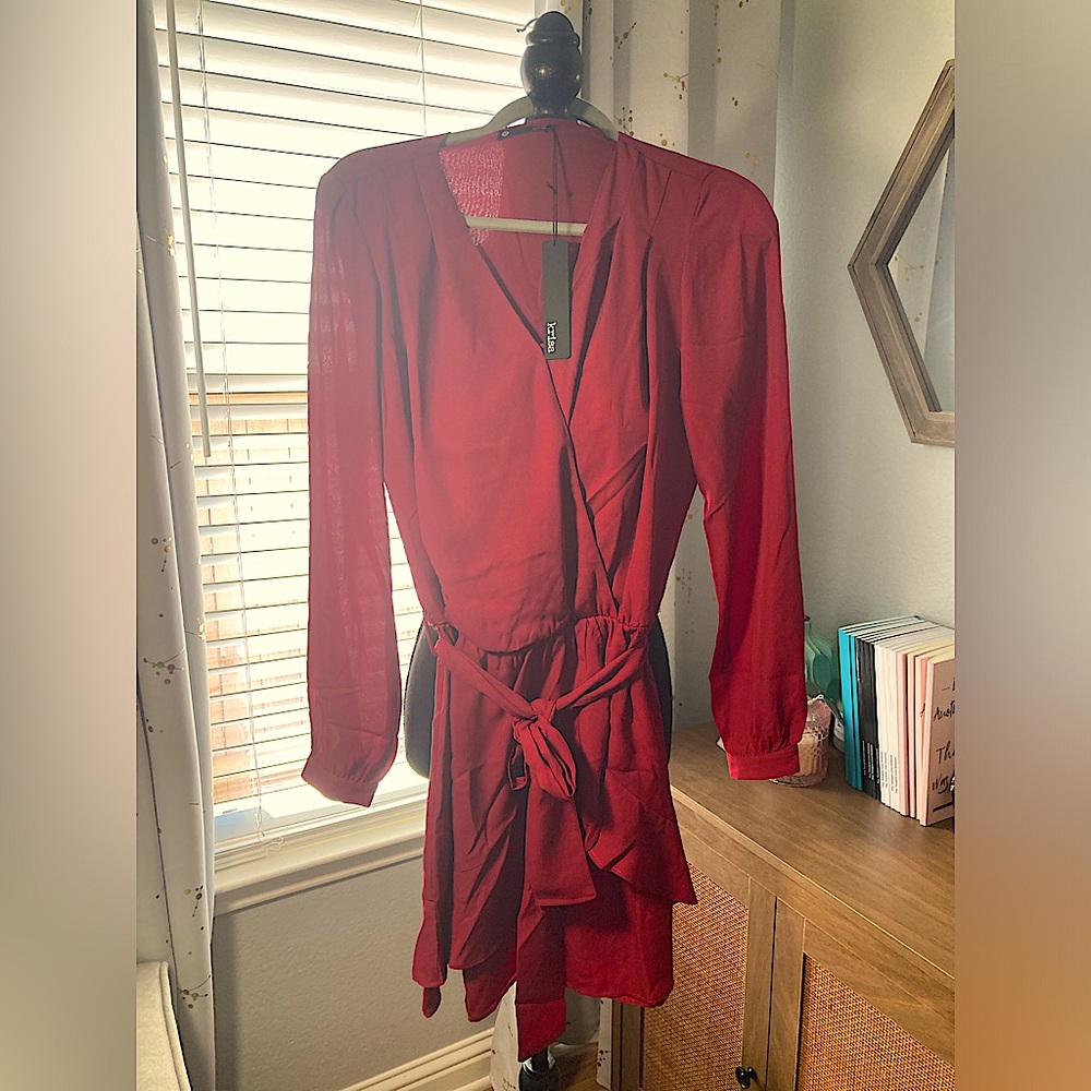 NWT KRISA LONG SLEEVE SIZE M BURGUNDY DRESS